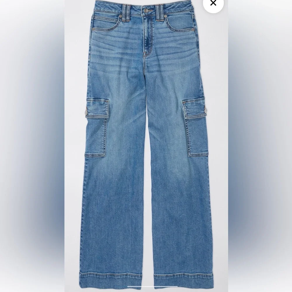 Like new AE Dreamy Drape High-Waisted Cargo Baggy Wide-Leg Jean. Size 6 regular - Picture 7 of 7